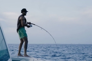 還擱那??呢！本-西蒙斯更新社媒 曬出兩張出海釣魚照片