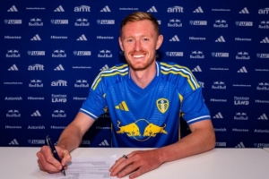 官方：利茲聯(lián)簽下紐卡中場(chǎng)肖恩-朗斯塔夫，據(jù)悉轉(zhuǎn)會(huì)費(fèi)超1200萬(wàn)鎊