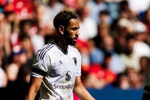 狼王！電訊報(bào)：庫尼亞嚴(yán)肅要求盧克-肖加快傳球，展現(xiàn)出獨(dú)特氣質(zhì)