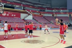 今晚對(duì)陣波黑！中國男籃上午熱身訓(xùn)練 趙睿&胡明軒著重練三分