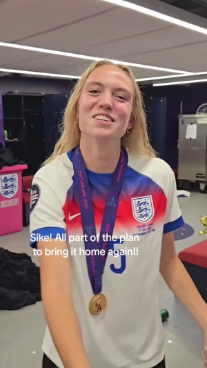 自己燉自己??英格蘭女足球員開(kāi)玩笑稱“首戰(zhàn)輸給法國(guó)是故意的”