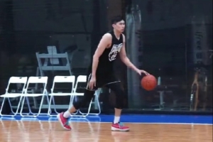 鄒陽曬訓(xùn)練視頻：我的夏訓(xùn)碎片 夏日炎炎 進(jìn)步不能停！