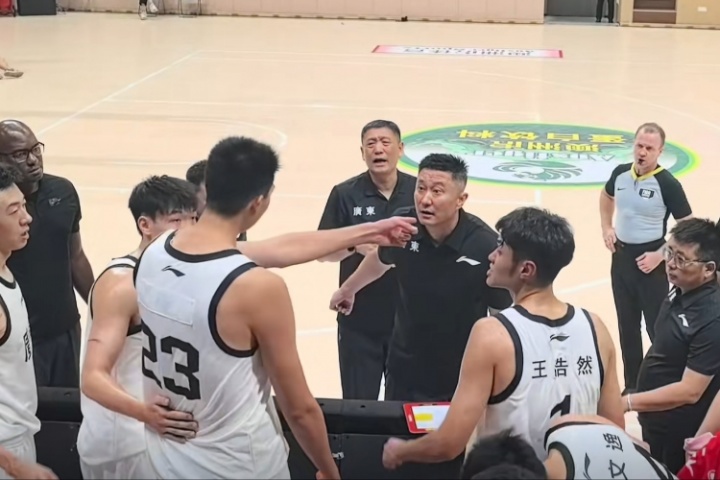 徐昕和杜鋒沖突？昨日?qǐng)F(tuán)結(jié)杯暫停兩人正面對(duì)峙 后被隊(duì)友推開