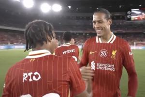 后生可畏??范迪克賽后與16歲恩古莫哈握手，臉上現(xiàn)慈父般笑容