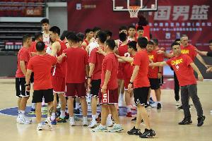 媒體人：中國隊(duì)頂住對(duì)手開局侵襲奪回優(yōu)勢(shì) 要打好下半場(chǎng)開個(gè)好頭