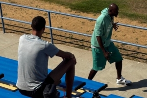 又是特訓(xùn)！加內(nèi)特曬和文班??一起訓(xùn)練的照片：他下賽季必有所為