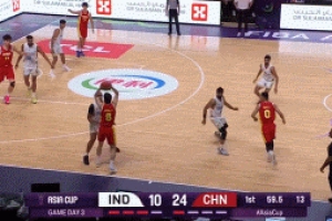 火力拉滿！高詩(shī)巖底角飚中三分、程帥澎掛掩護(hù)中投再進(jìn)