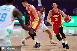 中國隊(duì)使用更多人員輪換讓主力適當(dāng)休息 希望胡明軒保持進(jìn)攻狀態(tài)