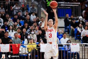 手風挺順！胡明軒首節(jié)6中3得8分1板1助 命中兩記三分