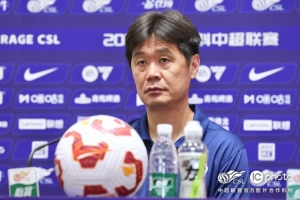 李霄鵬：現(xiàn)在氣勢比較低落，希望明天隊員的意志力能夠頂住