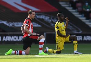 電訊報(bào)：英超新賽季繼續(xù)保留跪地儀式，是唯一保留該儀式的聯(lián)賽