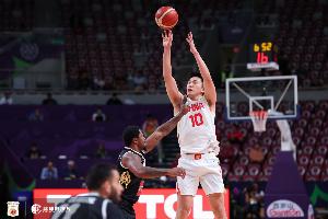 媒體人：中國(guó)隊(duì)進(jìn)攻端沒有太大問題 防守端籃板老毛病需要改善