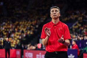 媒體人：次節(jié)前半段大量無球換防鎖了韓國的遠(yuǎn)射 中國隊(duì)打得很好