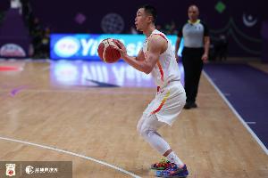 媒體人：與其讓球員去NBL拿超低薪水歷練 不如讓澳洲后衛(wèi)來(lái)CBA