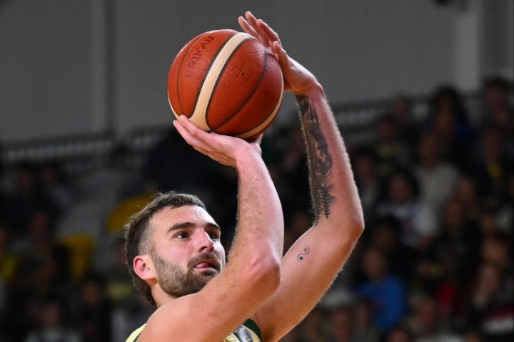 中國(guó)男籃決賽的對(duì)手！火箭舊將麥克維場(chǎng)均砍14分&三分命中率41.7%