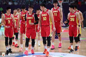 媒體人：即便丟了這一球 中國籃球也已經(jīng)等到了撥云見日的時(shí)刻！