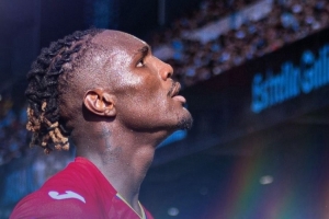 記者：烏切是狼隊(duì)的一個(gè)選擇，但后者還有其他位置要優(yōu)先考慮