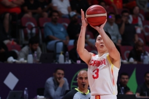 開局狀態(tài)火熱！胡明軒首節(jié)替補4分鐘2投全中&4罰全中拿9分2板1帽