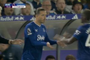 格拉利什第71分鐘替補(bǔ)登場，迎來埃弗頓首秀