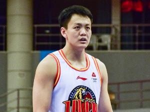 媒體人：吉林男籃今夏想節(jié)省開支 姜宇星一直在尋找合適的球隊(duì)