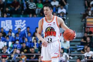 直播吧：遼寧和姜宇星達(dá)成一份2+1的C類合同 其中+1是球員選項(xiàng)