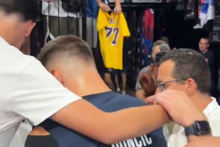 不能上手！多位球迷要合影&簽名時想抱東契奇 都被工作人員拉開