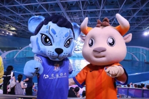 好友相聚在青島！犇犇的好朋友布魯來(lái)啦！