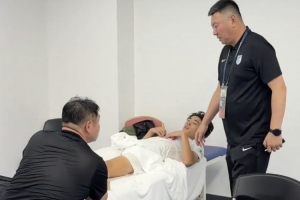 朱鵬宇上輪對陣津門虎時受傷，總經(jīng)理陳東第一時間探望