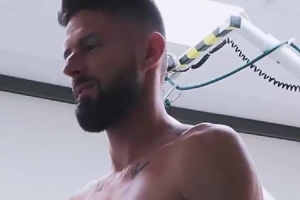 快39了！隊(duì)報(bào)：里爾俱樂(lè)部的醫(yī)生也對(duì)吉魯出色的身體狀況感到驚訝