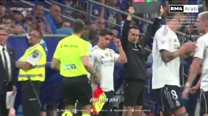 現(xiàn)場(chǎng)聲：姆巴佩滑跪慶祝和維尼修斯替補(bǔ)登場(chǎng)時(shí)，球迷模仿猴子叫聲