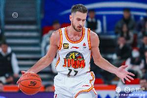 迷失歐錦賽！基茲林克8中1&三分5中0 得7分4板2斷3帽 正負(fù)值-13