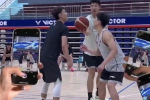 猜猜誰贏了？杜鋒曬視頻：徐杰VS楊溢打百分 最強(qiáng)