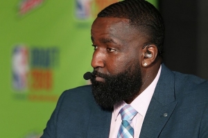 歐文想搞農(nóng)場？帕金斯：我得教他如何處理活雞 用開水燙下再拔毛