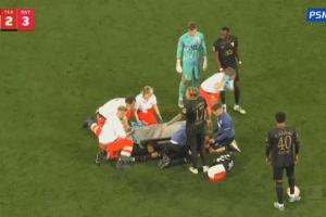 安全第一！博伊爭(zhēng)頂時(shí)撞倒對(duì)手頭部，費(fèi)爾豪爾直接暈倒被擔(dān)架抬走