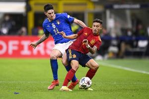 西班牙官方：皮諾因右腳踝不適退出本期集訓(xùn)，德弗魯托斯征召入替