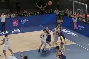 神射手！董健替補(bǔ)出場(chǎng)命中5記三分球 拿到國(guó)內(nèi)球員最高分15分！