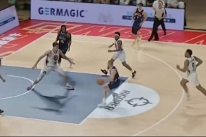 能攻能傳！香港金牛厄特爾穩(wěn)定發(fā)揮 貢獻(xiàn)10分 7助 1板1 斷！