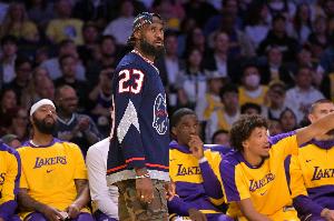 Skip：詹姆斯不再能掌控出場時間 珍妮&佩林卡給雷迪克下了命令