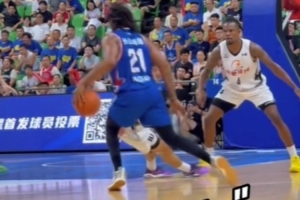 精彩瞬間！威爾斯一個背后晃倒對手 劉佳鑫把握機(jī)會完成三分
