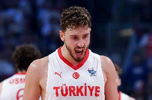 瑕不掩瑜！申京爆砍24分16板6助2帽&9進攻板 罰球還有進步空間