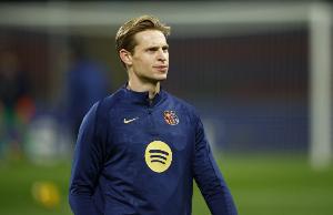 世體：德容臀部輕微不適，提前離開國家隊集訓(xùn)營返回巴薩