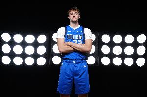 2K主管：弗拉格對(duì)我說他通過玩游戲模擬與歐文、濃眉的配合