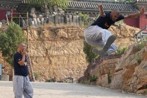 文班曬照回顧休賽期：與狼王&奧拉朱旺等人特訓(xùn) 前往少林寺修行