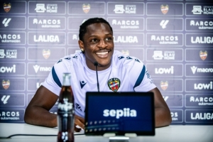 艾永：萊萬(wàn)特是對(duì)我最好的選擇，這里能讓我為球隊(duì)的成長(zhǎng)做出貢獻(xiàn)