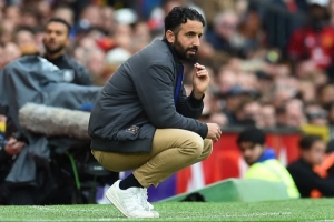 電訊報(bào)：四后衛(wèi)能解決阿莫林很多問題，應(yīng)重用梅努、B費(fèi)打前腰