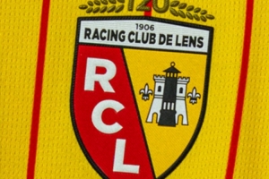 朗斯官方：客場(chǎng)球迷在巴黎主場(chǎng)遭不公待遇，俱樂(lè)部深表關(guān)切和不滿