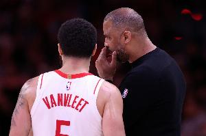 媒體人：范弗里特倒下后火箭幾乎沒法立刻補(bǔ)救 威少&本西都沒法簽