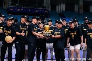 成功衛(wèi)冕，我們做到了！來看香港金牛奪冠頒獎圖集！