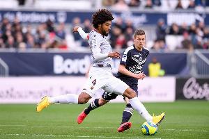 41歲零11個月，丹特成為在歐聯(lián)杯出場最年長的非門將球員