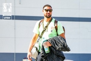 獨(dú)行俠前往溫哥華集訓(xùn)！誰的登機(jī)私服最帥氣？